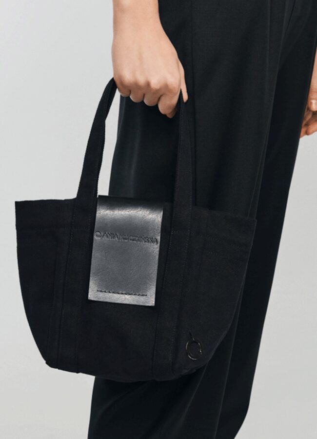 ANIA KUCZYŃSKA - Czarna bawełniana torba Mini Shanghai AKMINISHANG