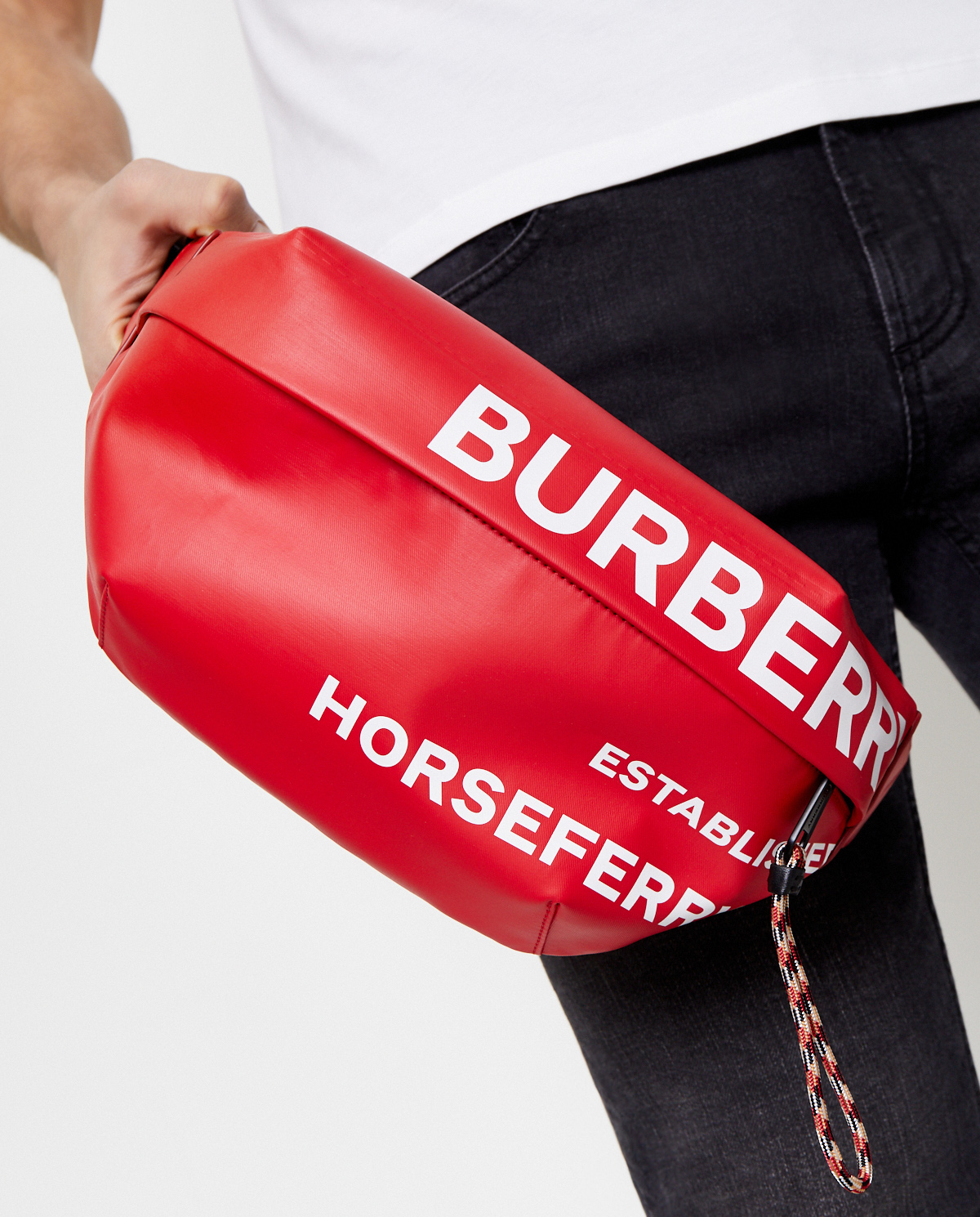 BURBERRY - Czerwona torba na pas z nadrukiem M8037059