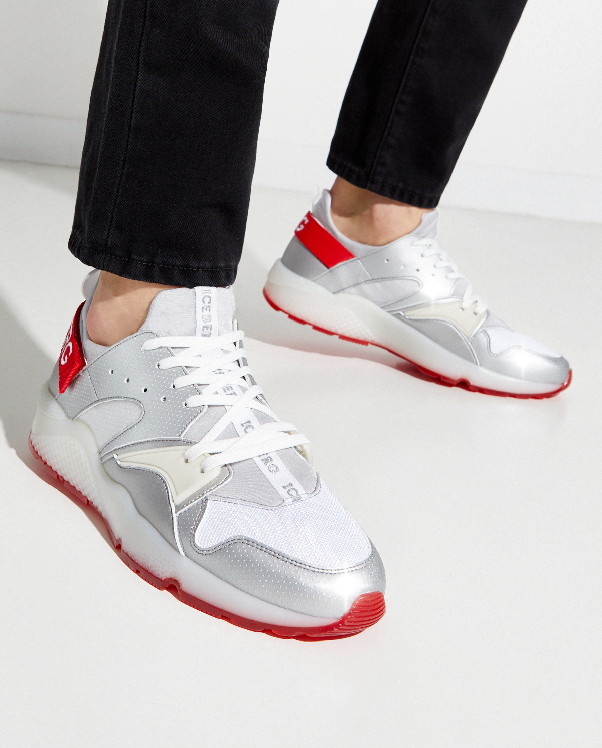 ICEBERG - Białe sneakersy z czerwonymi detalami 211-ic1301
